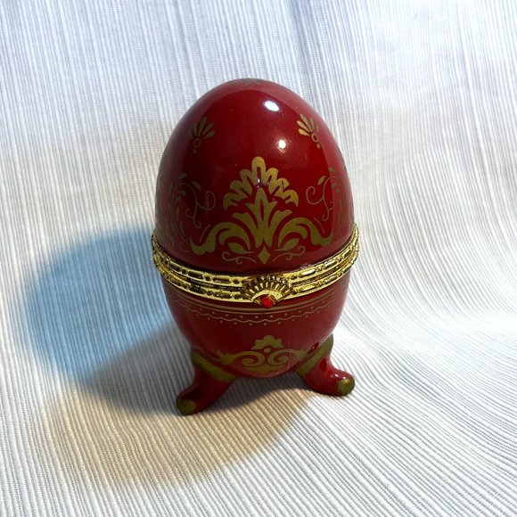 Porcelain Egg with Clock - Picture 1 of 7
